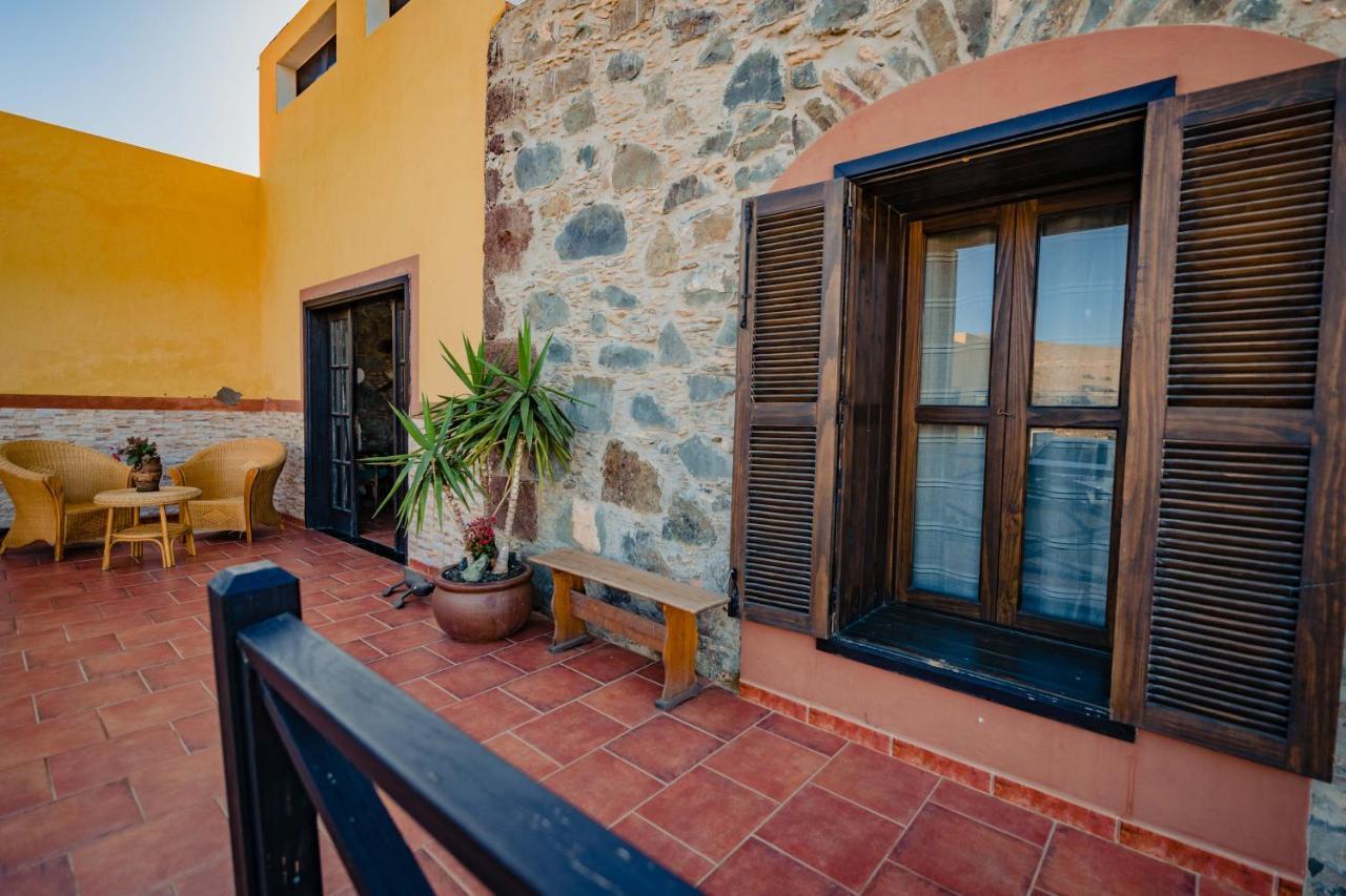 Hotel Rural Huerto Viejo Tesejerague Exterior photo